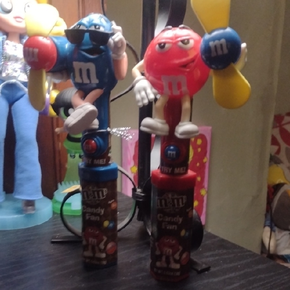 M&M'S Candy Fan (Red & Blue)